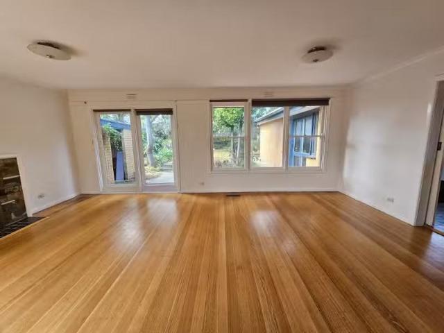 Charming 42 Axford Crescent, Oakleigh South VIC 3167