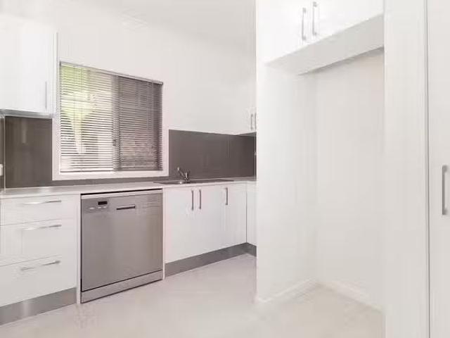 Cheap 4/2 Backhouse Street, Kedron, QLD 4031