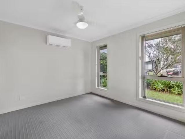 Cheap 42 Donovan Street, BLACKS BEACH, QLD 4740 House for Rent