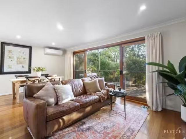 Nice 42 Evelyn Road, Ringwood North VIC 3134 House Auction