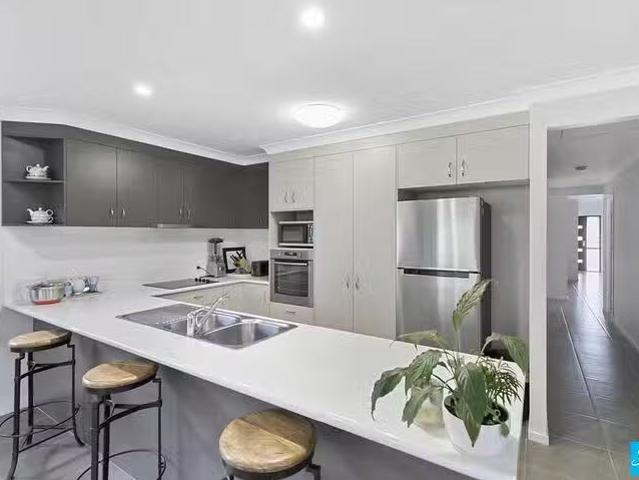 Unique 42 Jerrys Place, Thornlands, QLD 4164