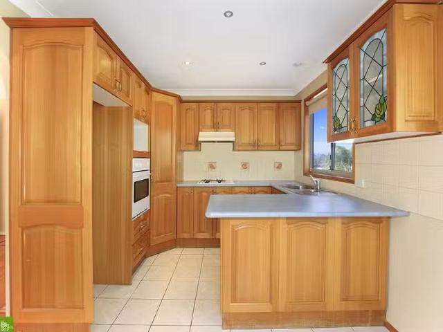 Unique 42 Loch Carron Avenue, FARMBOROUGH HEIGHTS House for re.
