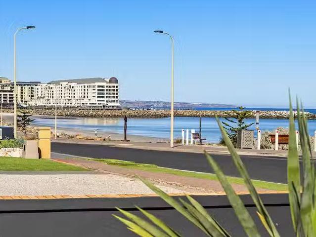 Cozy 4/33 North Esplanade, Glenelg North, SA 5045