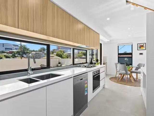Cozy 4/33 Rawlinson Avenue, Wollongong, NSW 2500