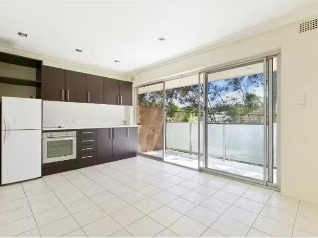 Just in! 4/30 Elaine Avenue, Avalon Beach Apartment for rent.