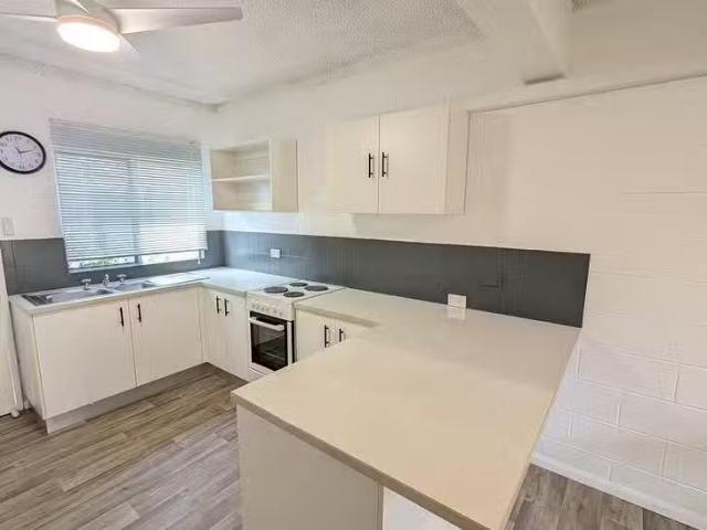 Unique 4/37 Winkworth Street, Bungalow, QLD 4870