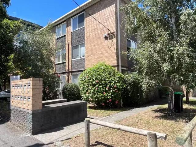 Just in! 4/342 Ascot Vale Road, Moonee Ponds VIC 3039