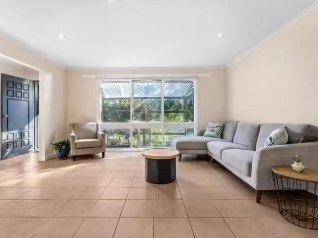 Nice 4/3 Major Street, Highett VIC 3190 Villa Auction