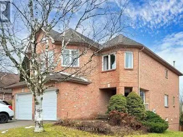 New 43 Chiswick Crescent, Aurora, ON, L4G 6P1 house for leas.