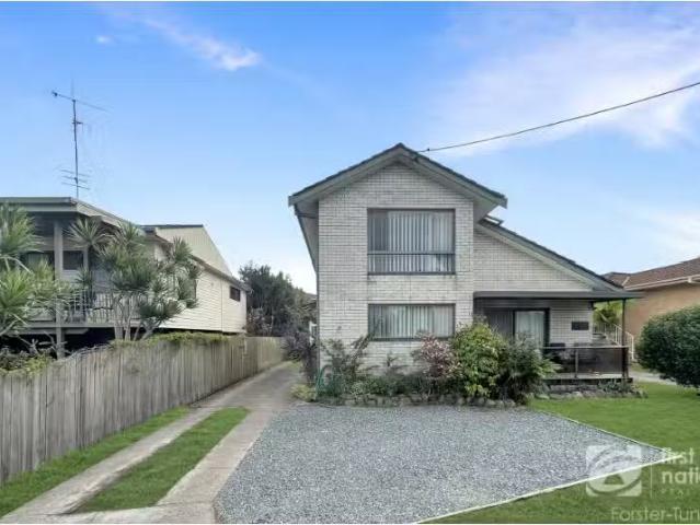 Deal! 43B Point Road, Tuncurry Townhouse for rent Listed by N.