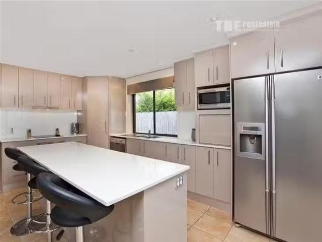 Charming 4 Casetta Court, Varsity Lakes, QLD 4227