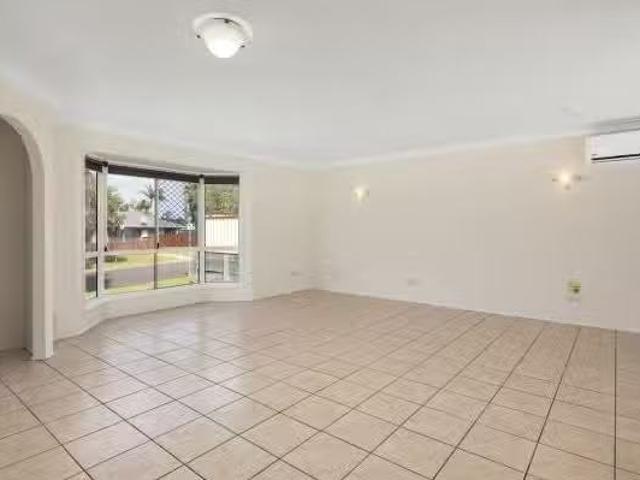 Just in! 4 Curzon Street, BROWNS PLAINS, QLD 4118 House for.
