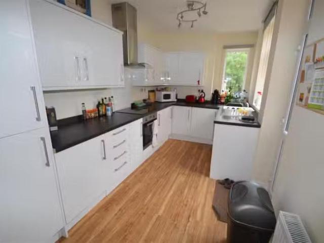 Just in! 4 BA 4 bedroom house for rent in Umberslade Road, Sel.