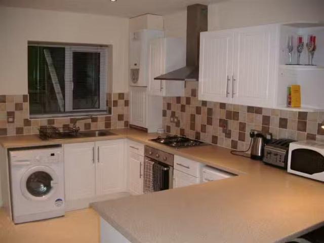 For Rent! 4 BA 4 bedroom semi detached house for rent in Preto.