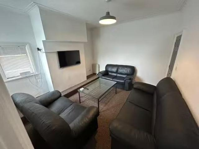 New 4 BA 4 bedroom terraced house for rent in Bedford Street.