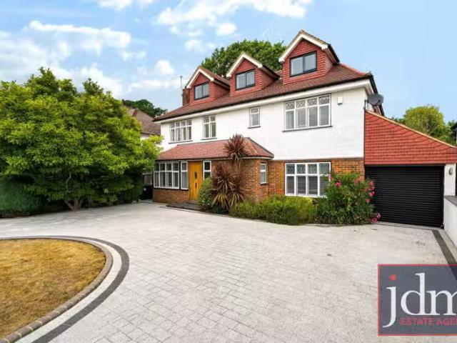 For Rent! 4 BA 5 bedroom detached house for rent in Clarendon.
