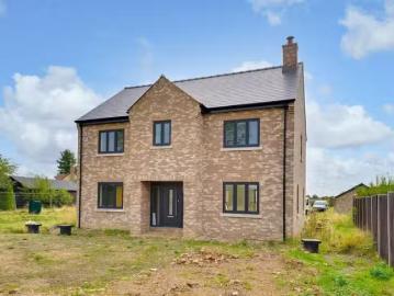 Unique 4 BA 6 bedroom detached house for rent in Middleton Way.