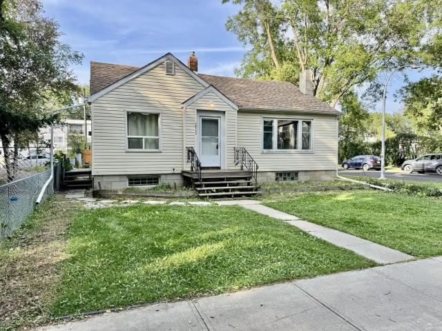 Cozy 4 bdm House With Double Kitchen In Quite Convenient Location Close to UA