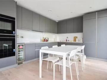 Just in! 4 bedroom terraced house for rent in Gildenhowe, Camb.