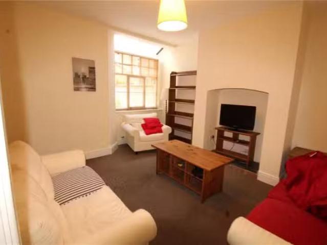 Just in! 4 bedroom terraced house for rent in Lightfoot Street.