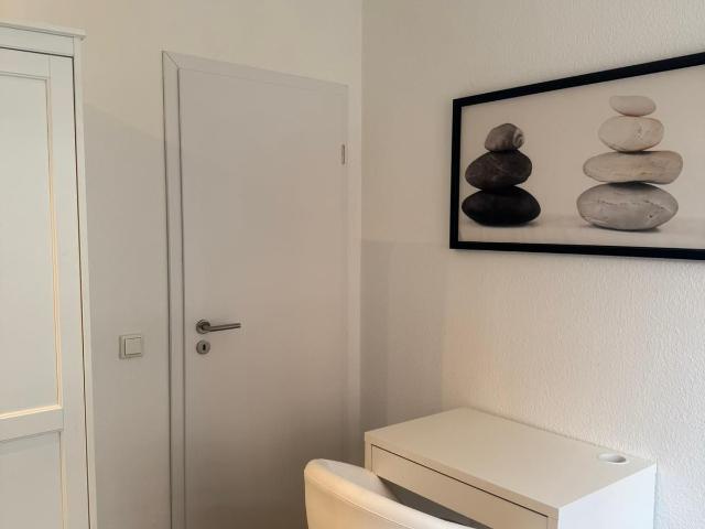 Cozy 4 bedroom apartment in Derendorf, Dusseldorf Amsterdam Apartments for Rent