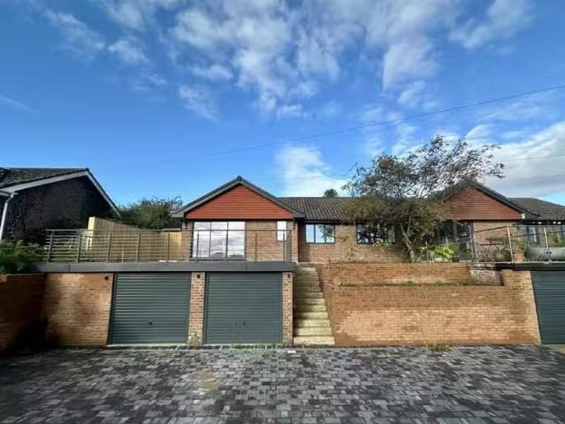 Cheap 4 bedroom bungalow for rent in Piddinghoe, Newhaven, BN9