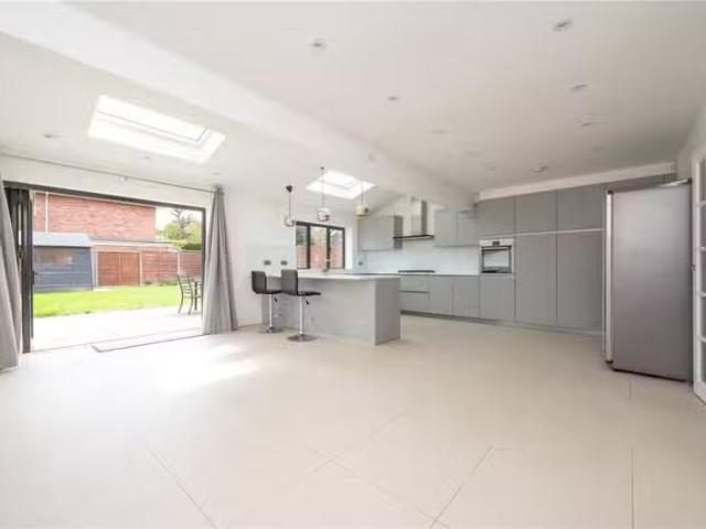 Charming 4 bedroom detached house for rent in The Meads, Brick.