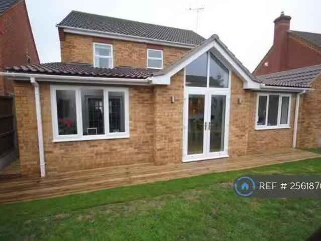 Charming 4 bedroom detached house for rent in Waterson Vale, C.