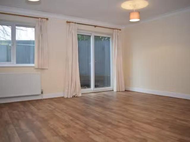 Deal! 4 bedroom detached house for rent in Ashleigh Grove, Tro.