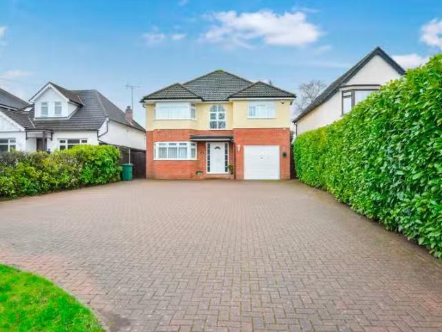 Cheap 4 bedroom detached house for rent in Chelmsford Road, Sh.
