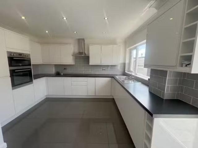 Deal! 4 bedroom detached house for rent in Heol West Plas, CF35