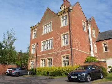 Unique 4 bedroom duplex for rent in Tredington Park, Warwick.