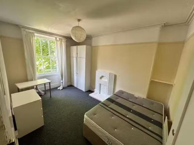 Cheap 4 bedroom flat for rent in Pembroke Road, Bristol, BS8