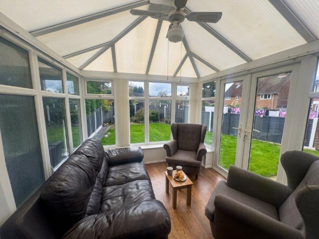 Cozy 4 Bedroom Home | Pet Friendly | Free Parking
