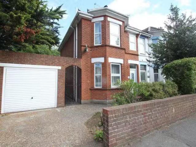 Cheap 4 bedroom semi detached house for rent in Charminster, S.