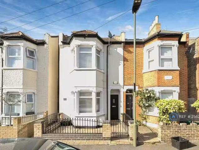 New 4 bedroom semi detached house for rent in Ridley Road, Bro.