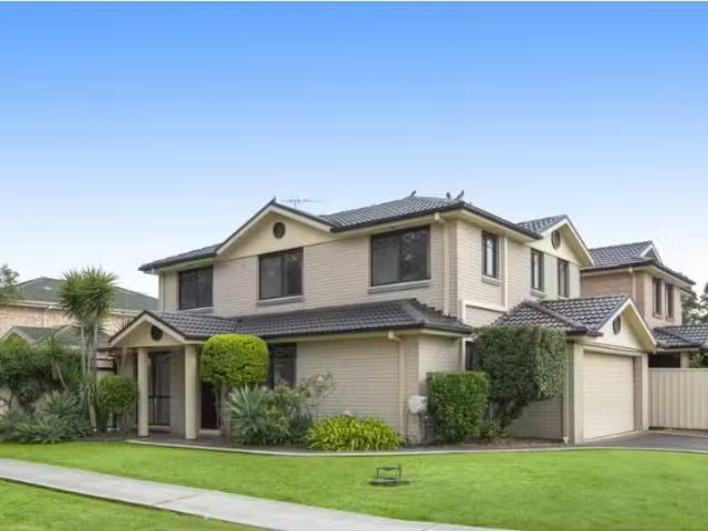 Cheap 4 BR 3 Thirroul Circuit, Prestons House for rent Listed.