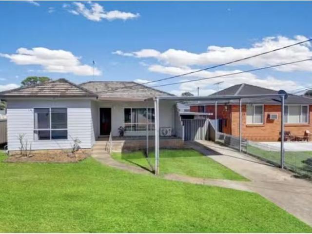 Nice 4 BR 3 Burford Street, COLYTON House for rent Listed by.