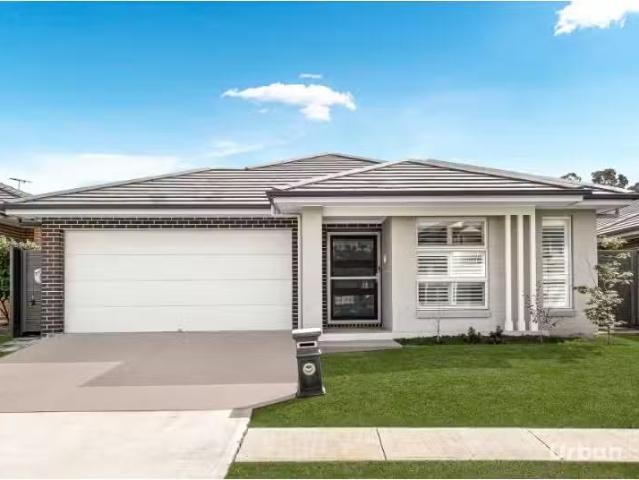 Charming 4 BR 3 Clout Street, Leppington House for rent Liste.