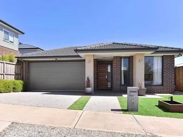 For Rent! 4 BR 3 Norah Street, Sunbury, VIC 3429