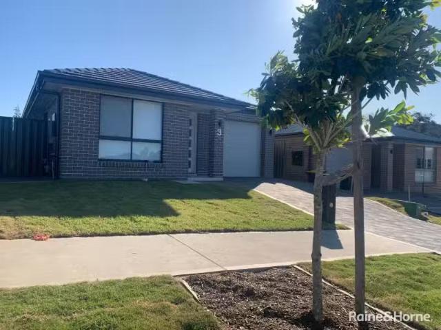 Deal! 4 BR 3 Satinwood Road, WOONGARRAH House for rent Listed.