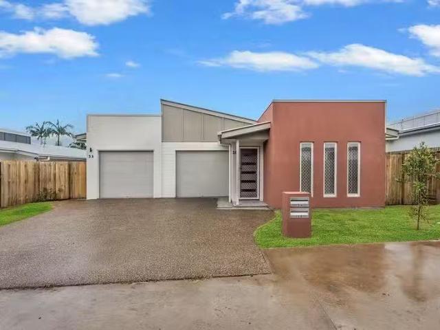 Deal! 4 BR 3B/8 Kyloe Court, Kingston, QLD 4114