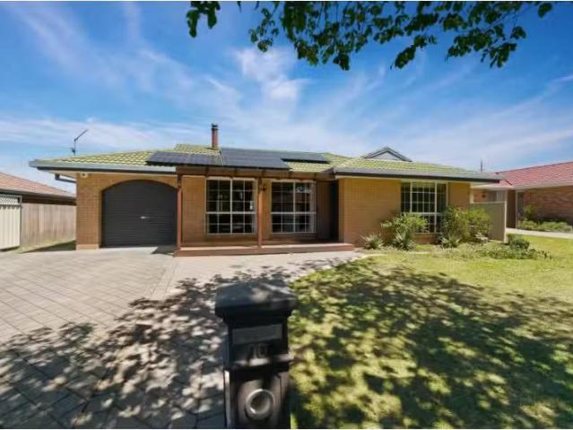 Charming 4 BR 10 Alahna Drive, Armidale House for rent Listed.