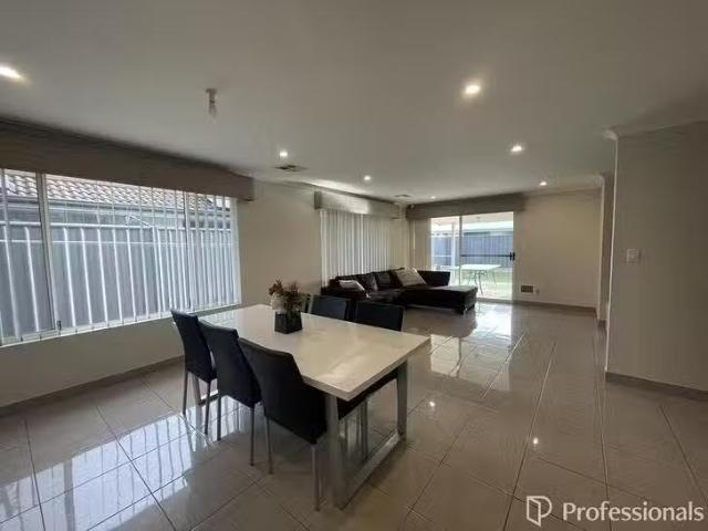 Nice 4 BR 10 Harding Street, Hilbert, WA 6112