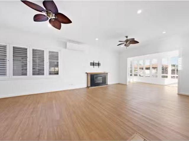 New 4 BR 10 Hibberd Street, Hamilton South House for rent Lis.