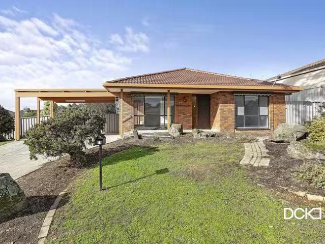 Deal! 4 BR 11 Howell Crescent, Kangaroo Flat, VIC 3555