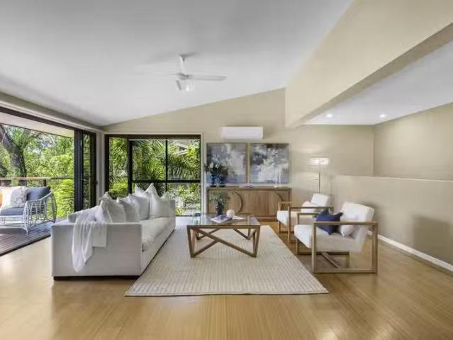 Charming 4 BR 11 Molonglo Close, Reedy Creek, QLD 4227 House.