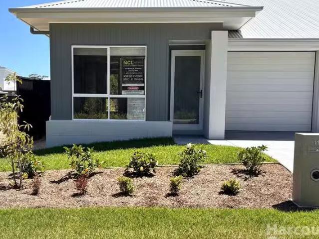 Rental! 4 BR 11B Coppice Road, Thrumster, NSW 2444 Duplex /.