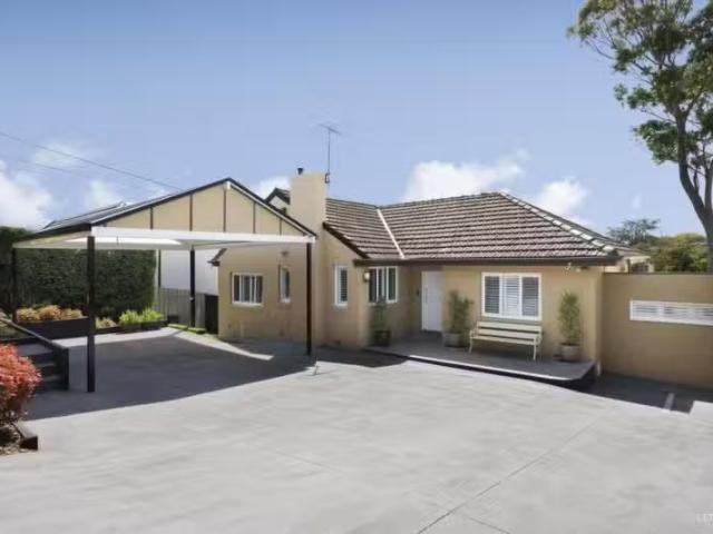 Just in! 4 BR 121 Greythorn Road, Balwyn North VIC 3104 Hous.