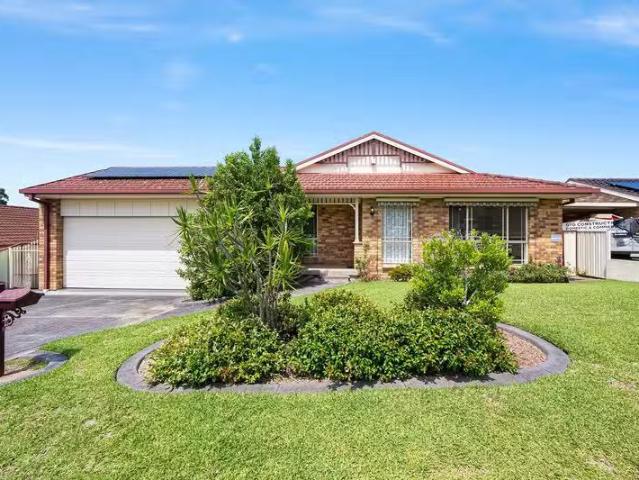 Rental! 4 BR 12 Keswick Drive, Lake Haven, NSW 2263 House fo.